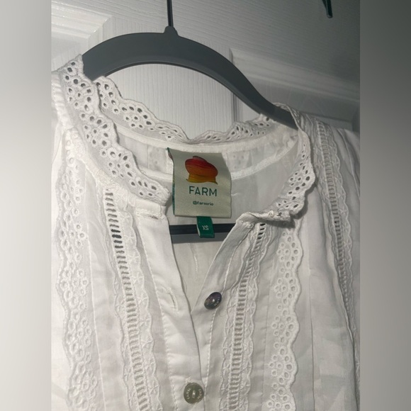 NOT FOR SALE. FARM RIO OFF-WHITE SLEEVELESS ORGANIC
COTTON BLOUSE - Picture 5 of 5